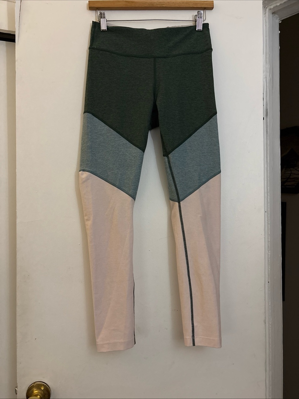 Outdoor Voices 7/8 Springs Legging in Evergreen/Sage/Petal